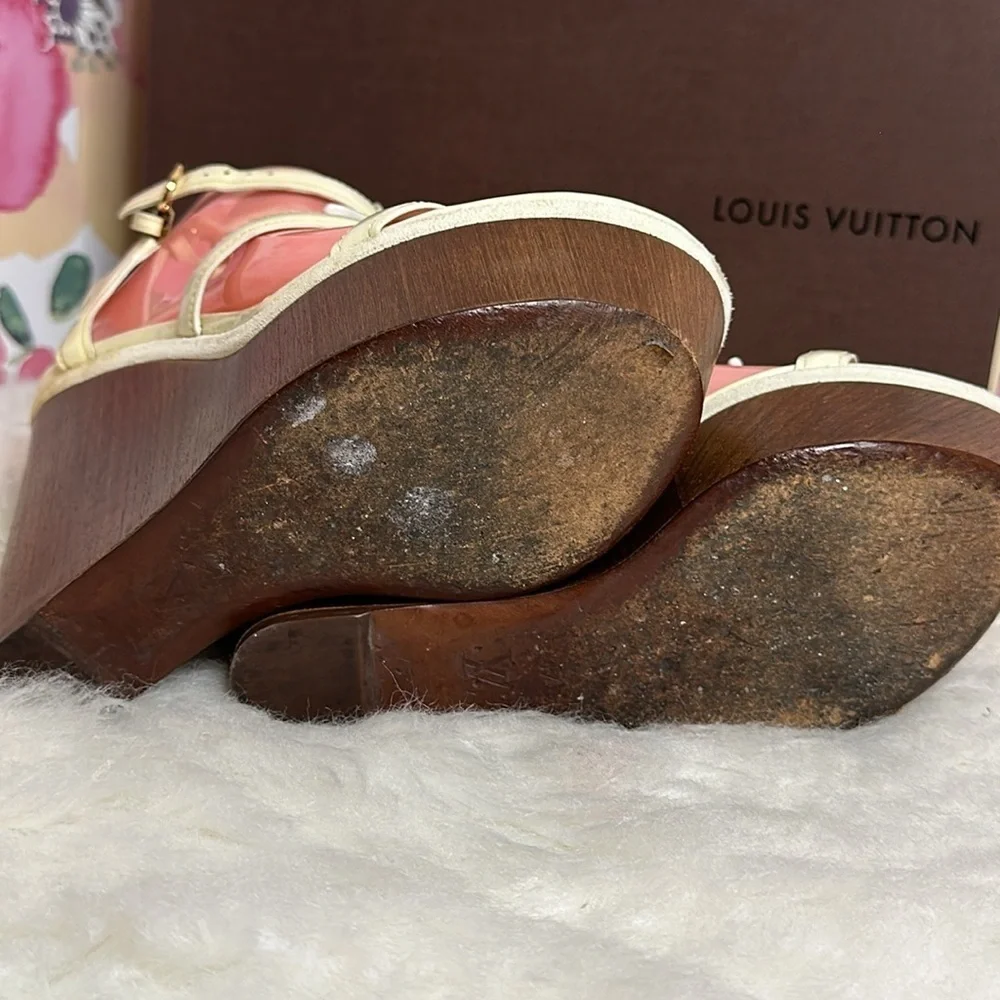 💯Authentic Louis Vuitton Wedges Sandals🍀